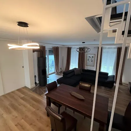Appartement Schoenes Modernes House In