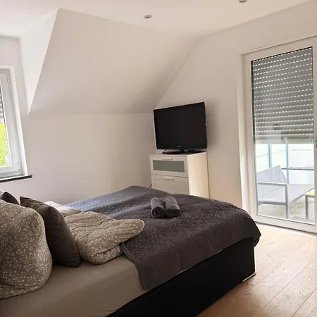 Schoenes Modernes House In