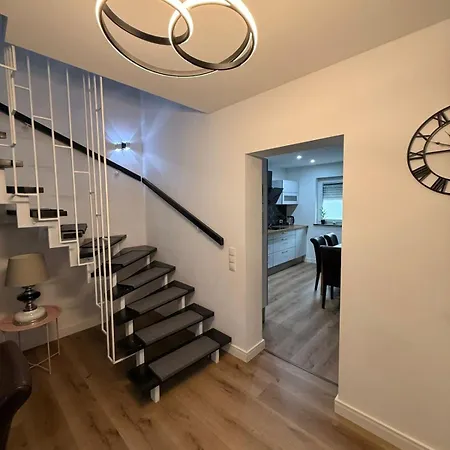 Schoenes Modernes House In *