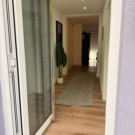 Schoenes Modernes House In *