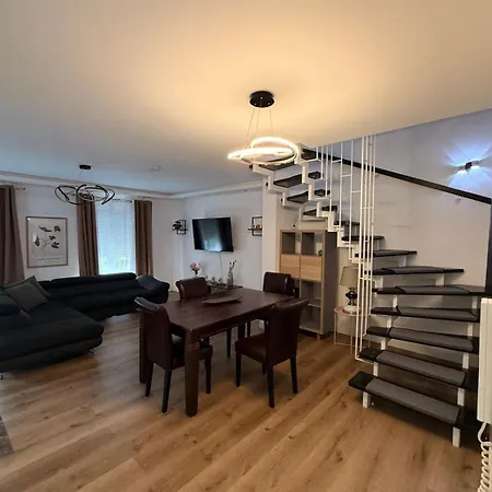Appartement Schoenes Modernes House In *