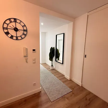 Appartement Schoenes Modernes House In *
