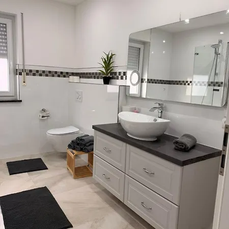 Appartement Schoenes Modernes House In *